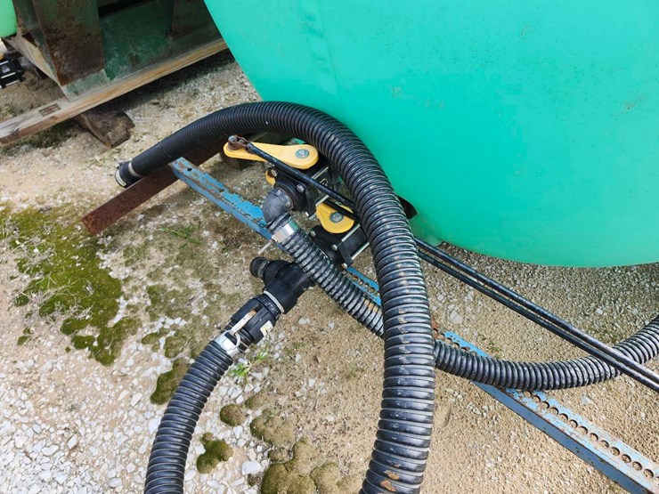 1700-gal-snyder-banded-poly-tank-on-frame-image-4