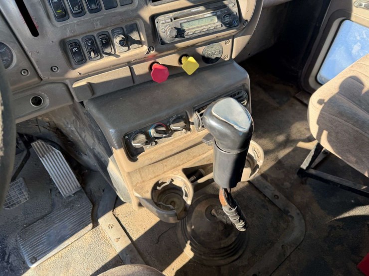 2006-mack-chn613-image-27