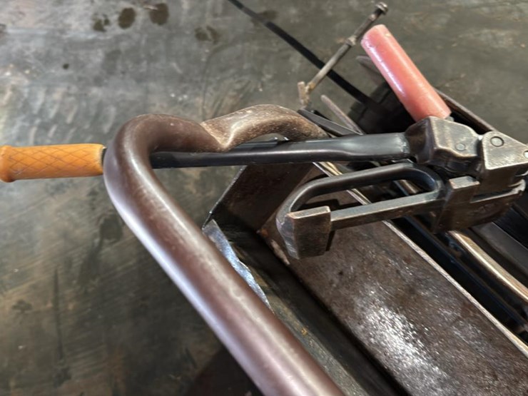 #174-•-banding-cart-and-tools-image-6