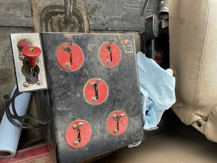 international-4900-image-23