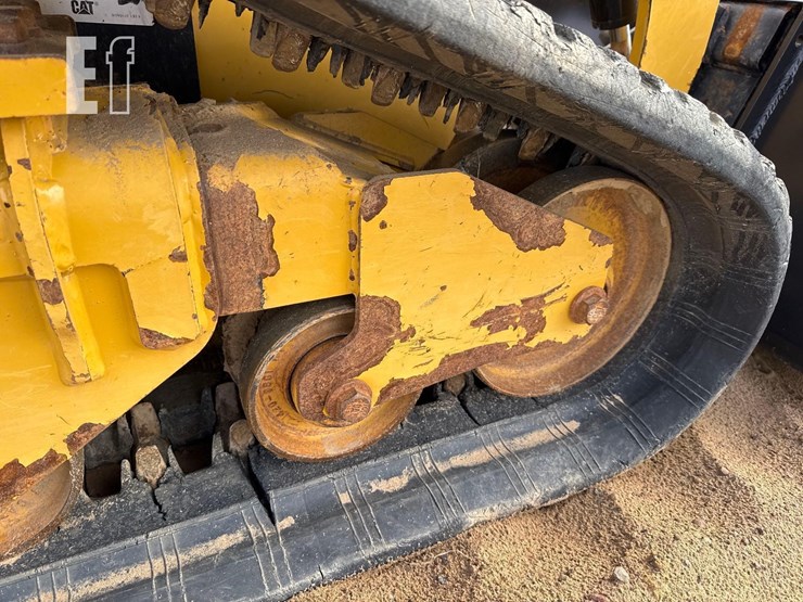 2017-caterpillar-239d-image-13