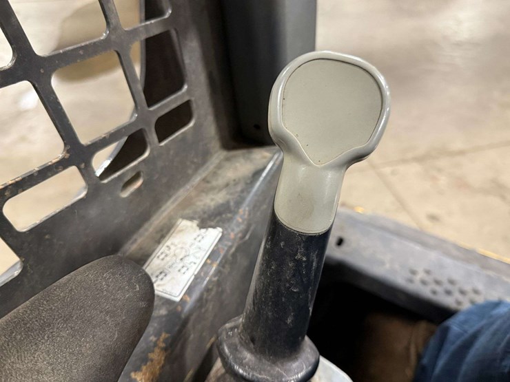 new-holland-l170-image-22