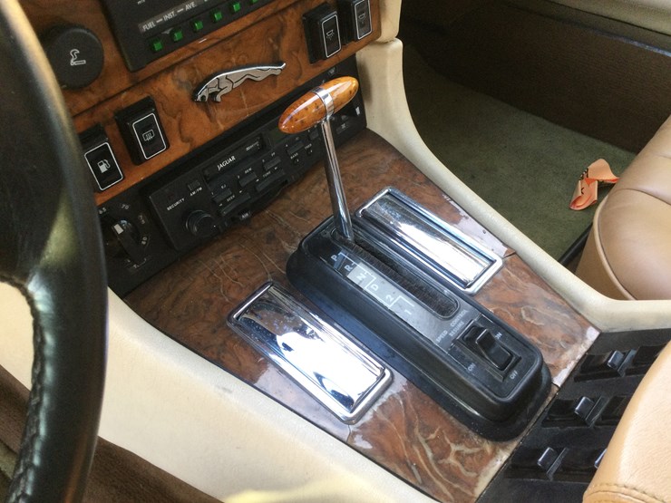 #4536-•-1987-jaguar-xj6:-(has-clear-wi-title)-image-7