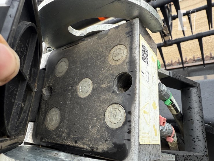 2013-john-deere-435d-image-21