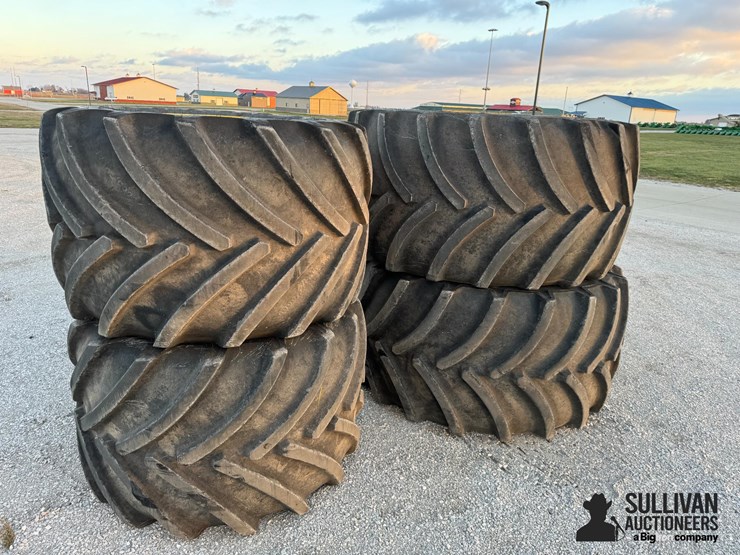 lsw-tires-&-rims-for-jd-8r-tractor-image-2