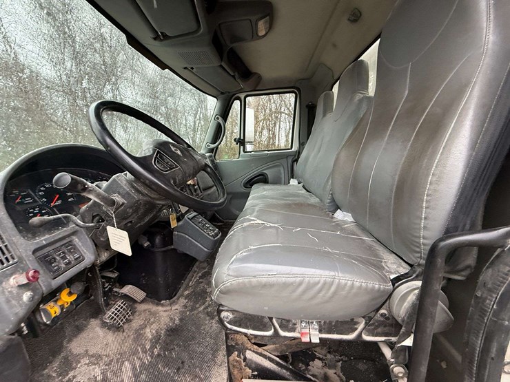 2004-international-durastar-4400-image-26