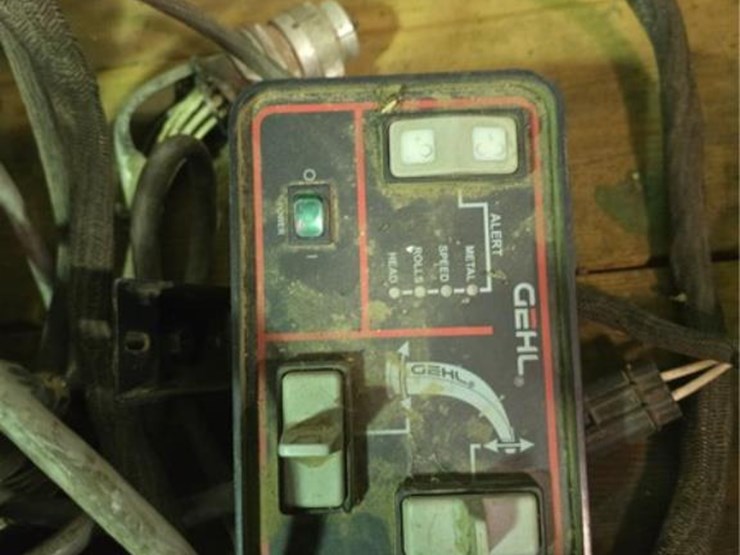 2002-gehl-1285-image-43