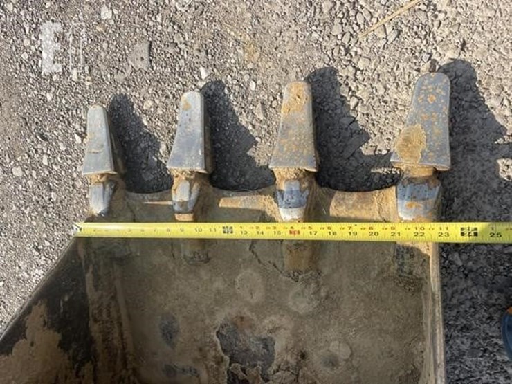 2012-deere-35d-image-7