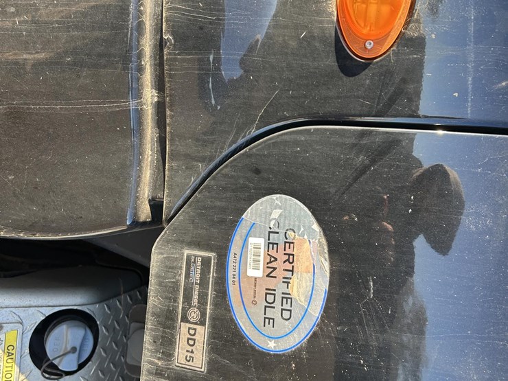 2012-freightliner-cascadia-125-image-13