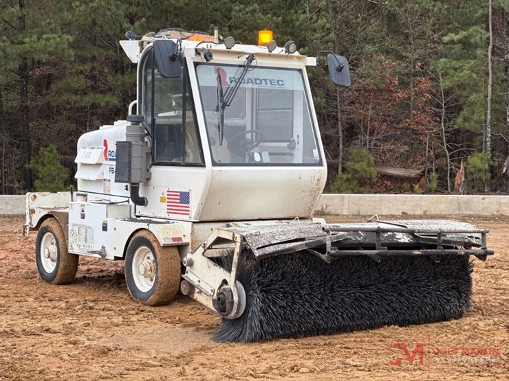 roadtec-fb-100e-sweeper-image-1