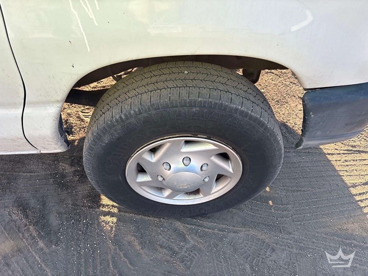 2011-ford-cargo-image-26