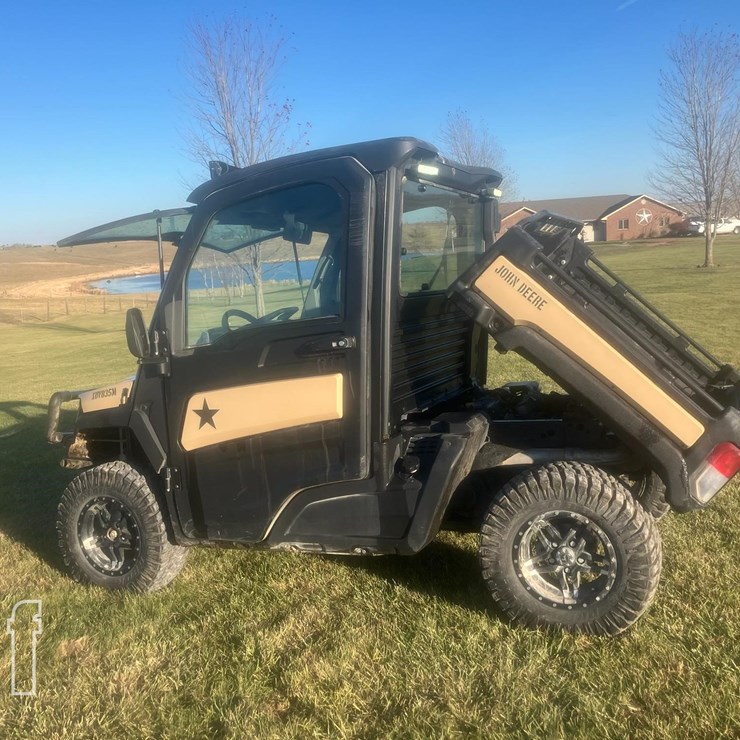 JOHN DEERE GATOR XUV 835M