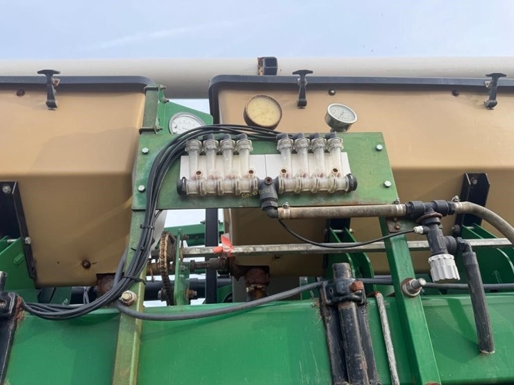 great-plains-yp825r-twin-row-planter-image-16