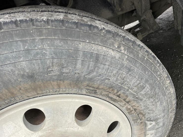 peterbilt-386-image-8