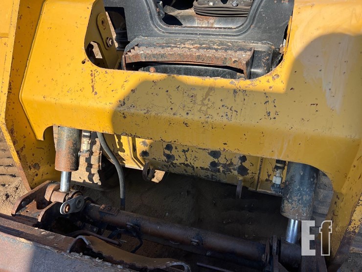 2015-caterpillar-257d-image-10