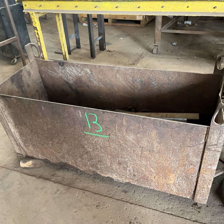 Steel Crate & Round Pipe