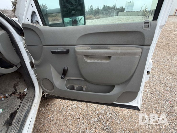 2012-chevrolet-2500hd-image-24