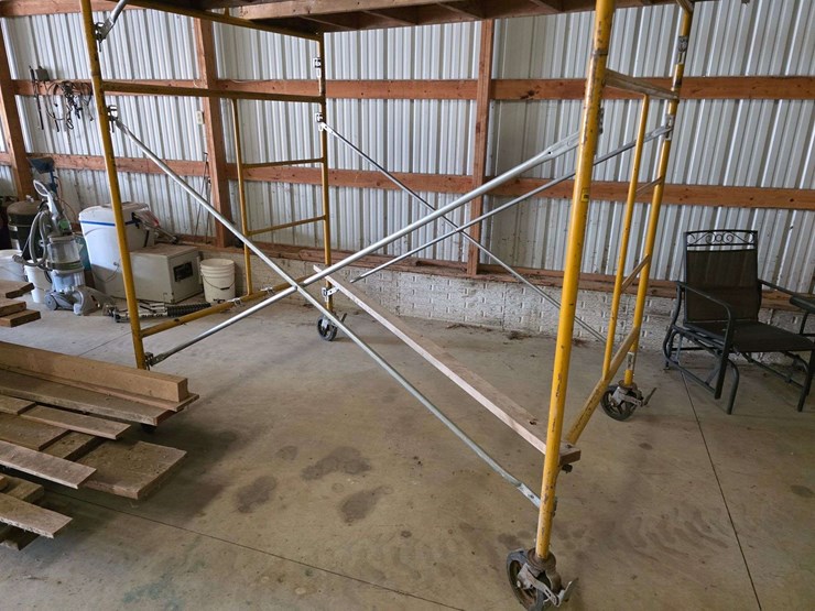 (4)-complete-units-of-scaffolding,-bil-jax-brand,-*pictured-is-2-units-with-wheels,-the-other-2-unit-image-2