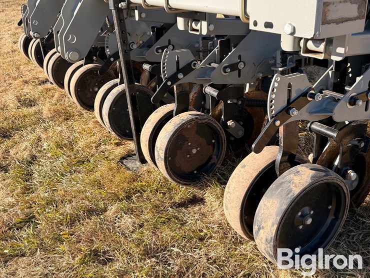 hiniker-cultipro-12r-row-crop-cultivator-image-16