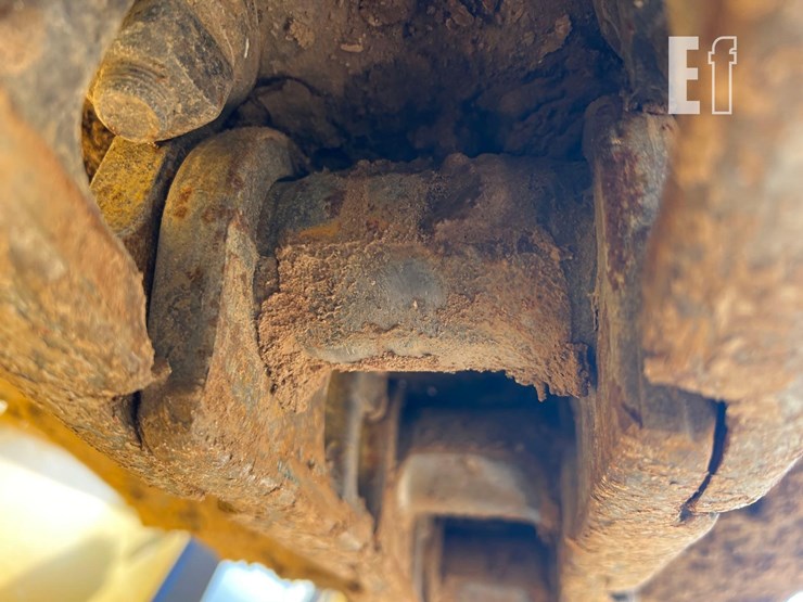 2013-deere-650k-lgp-image-17