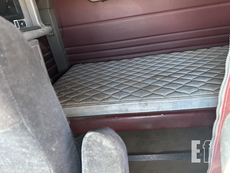 2014-peterbilt-386-image-30