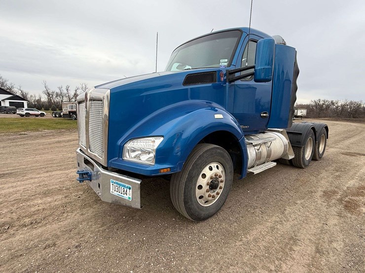 2016-kenworth-t880-image-18
