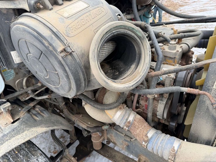 2006-freightliner-columbia-grain-truck,-549,000-miles,-8-year-old-box,-eaton-speed-shift-10-speed-tr-image-72