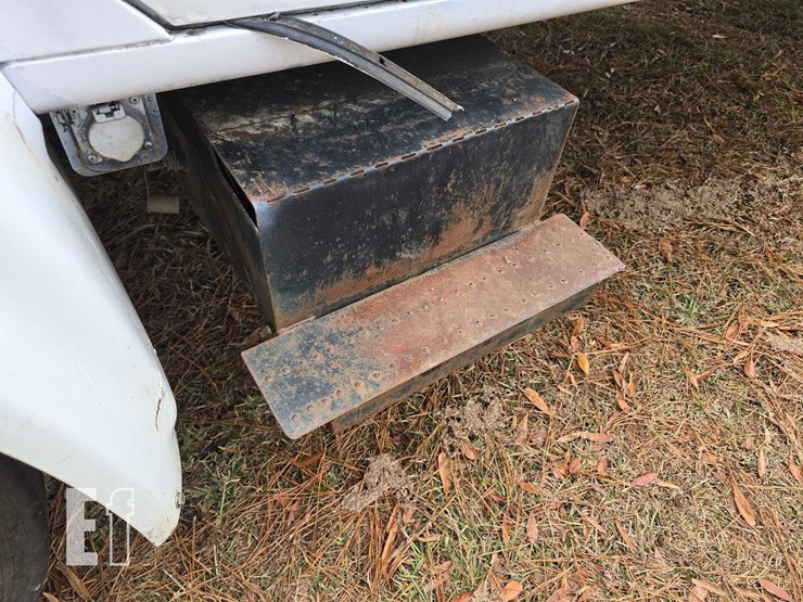 international-4700-image-9