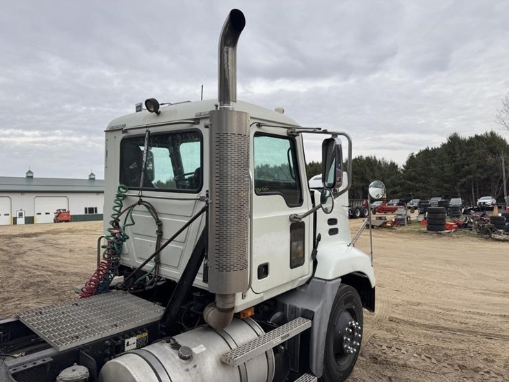 2006-mack-vision-cx612-image-6