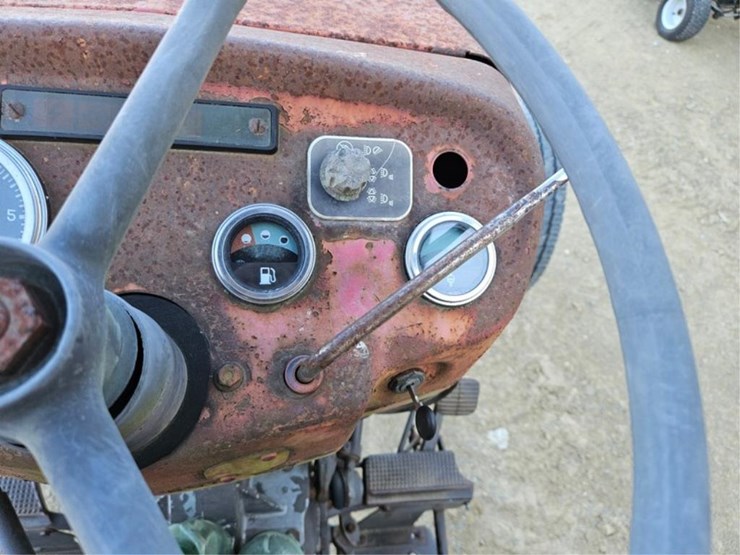 massey-ferguson-240-image-59