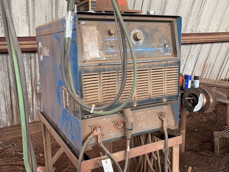 miller-dimension-652-welder-image-2