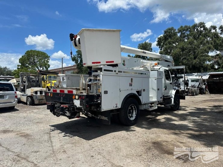 2013-freightliner-m2-106-image-3