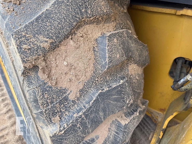 2004-caterpillar-416d-image-10