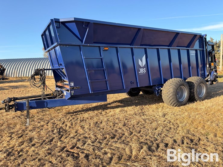 2022-jbs-vmec2448-3-t/a-manure-spreader-image-1