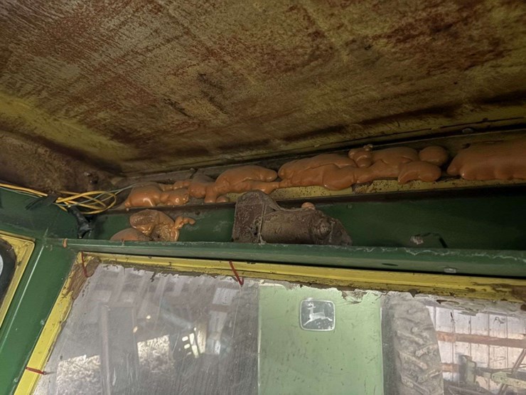 john-deere-3010-image-11