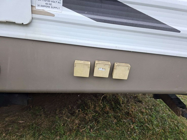 2004-prowler-fleetwood-5th-wheel-rv,-model-255-bhs,-12’-slide-out,-newer-19’-awning,-1-queen-front-b-image-27