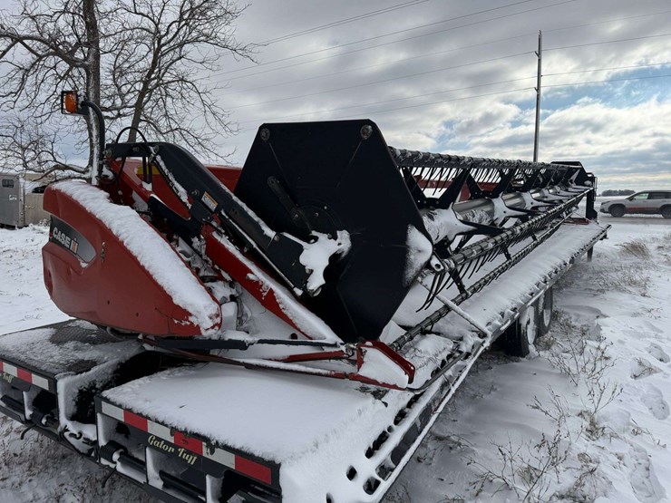 international-model-2020-flex-head,-35’-wide,-dual-drive,-*to-be-sold-for-parts,-missing-auger-image-3