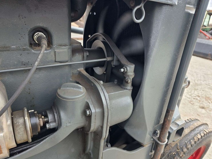 1938-case-cc-narrow-front-tractor,-new-12.4/11-36-rears,-pto,-crank-start,-sn:-4200966,-rebuilt-fro-image-43