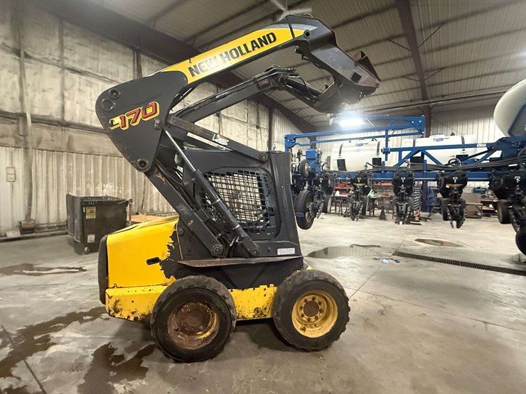 new-holland-l170-image-23