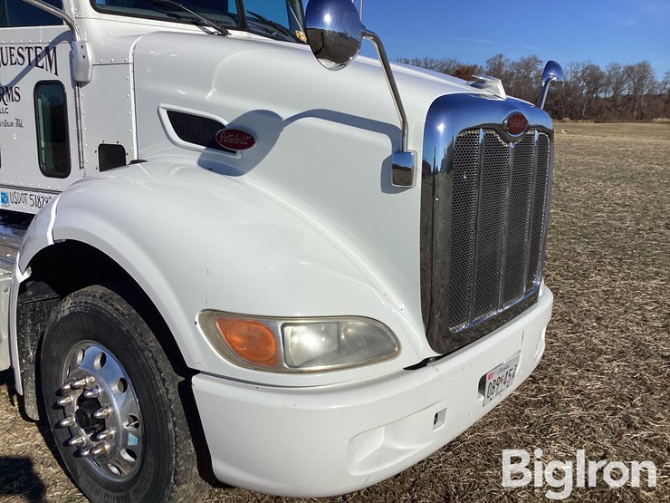 2014-peterbilt-384-image-14