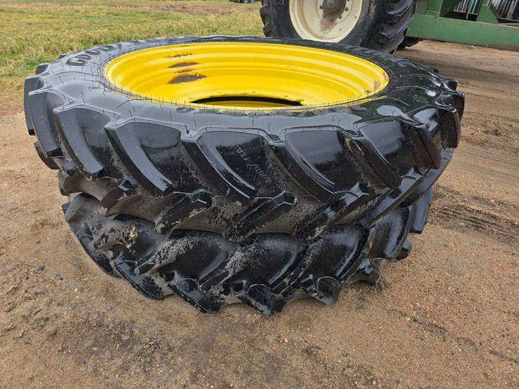 john-deere-8100-image-6