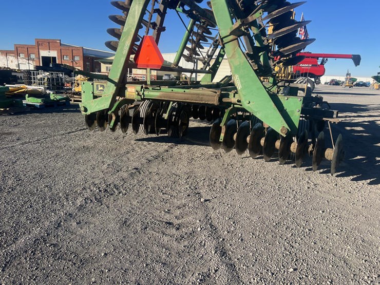 john-deere-235-image-7