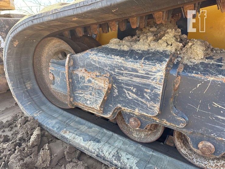 2021-deere-331g-image-10