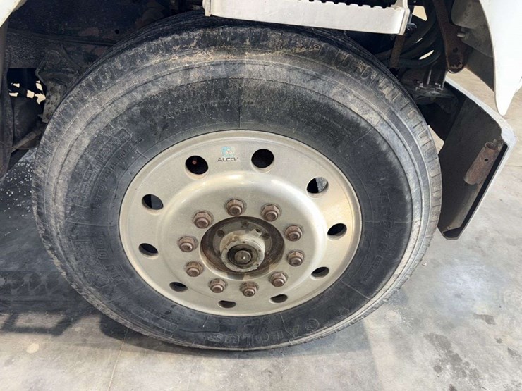 1983-international-co9670-cabover-semi-tractor,-xl-series,-400-cummins,-13-speed,-11r24.5-rears-on-s-image-25