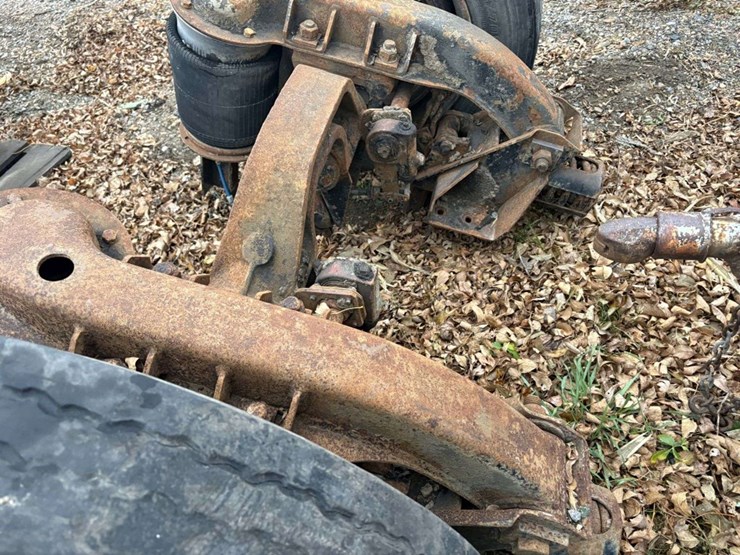 neway-truck-tag-lift-axle,-255/70r22.5-duals-on-spokes,-air-brakes-image-9