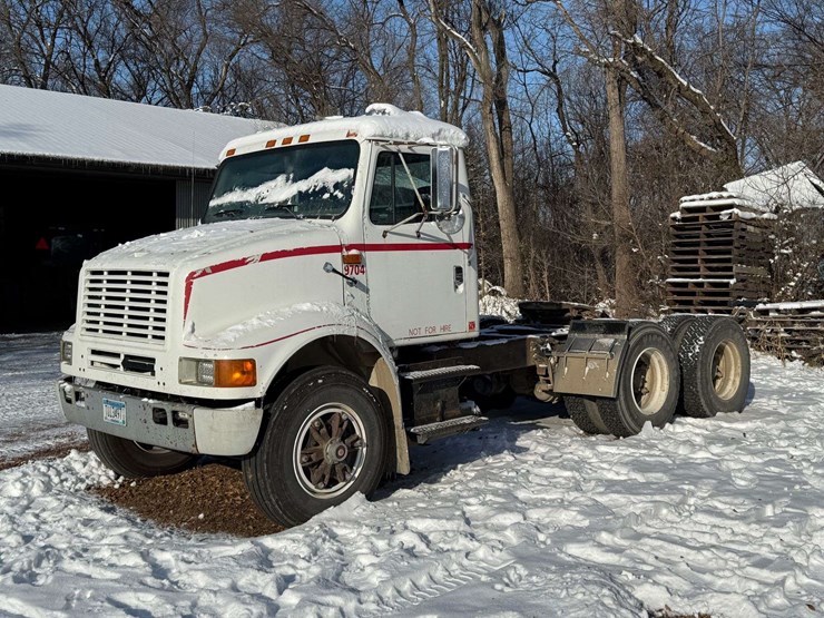 1996-international-8100-image-1