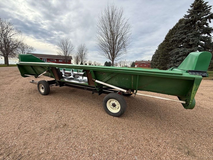 2024-john-deere-12-image-7