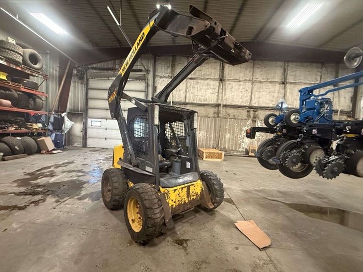 new-holland-l170-image-1