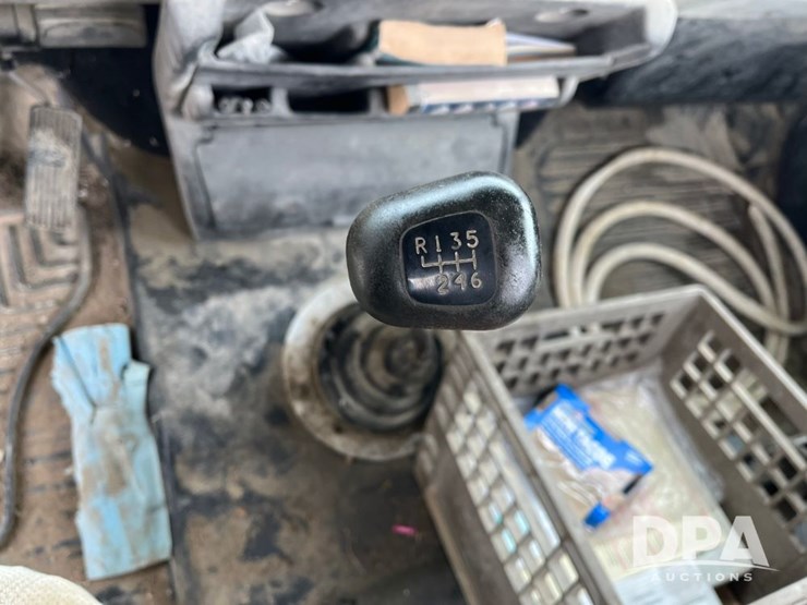 1999-freightliner-fl70-image-51