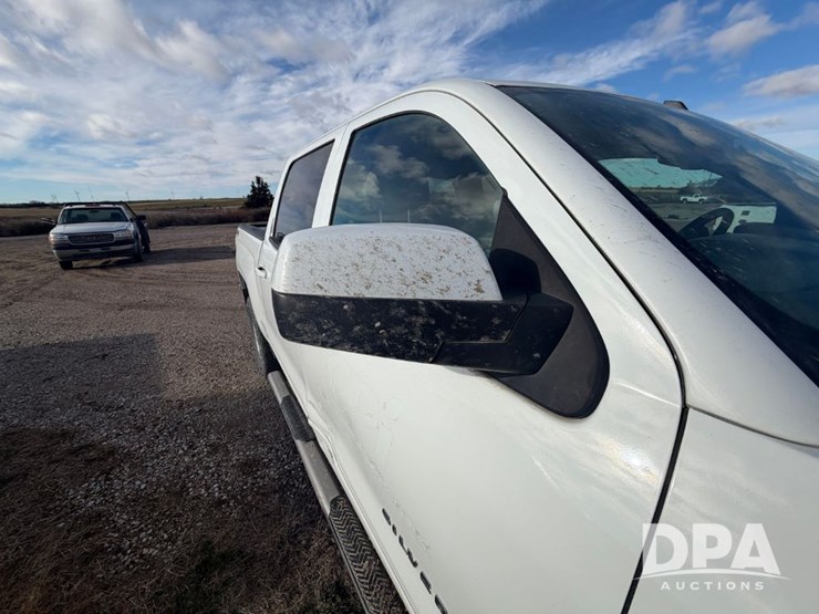 2017-chevrolet-1500-image-35